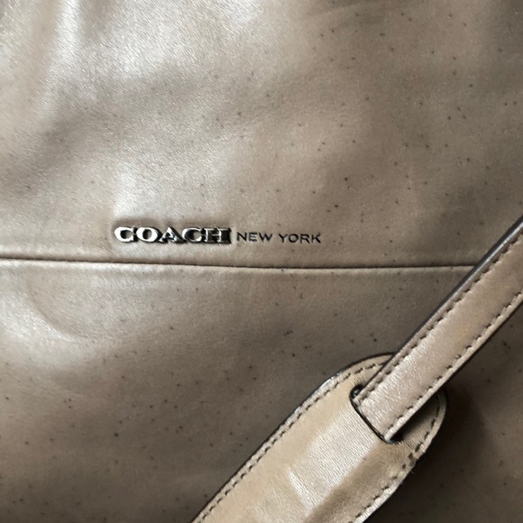 Beige Coach handbag - Picture 2 of 7